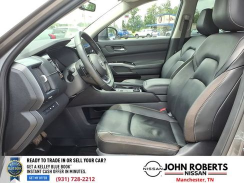 Used 2023 Nissan Pathfinder SL AWD/4WD image 3