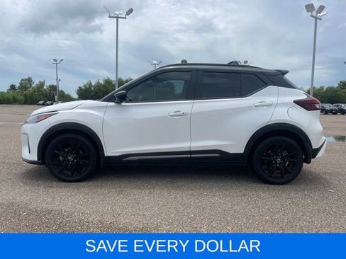 Used 2024 Nissan Kicks SR w/ SR Premium Package FWD image 3