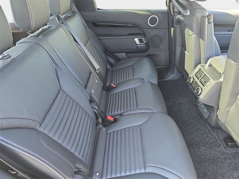 New 2025 Land Rover Discovery S image 11