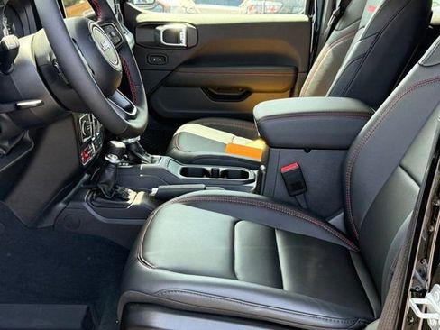 New 2024 Jeep Wrangler Unlimited Rubicon w/ Technology Group image 13