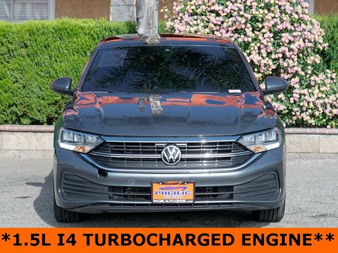 Used 2022 Volkswagen Jetta SE image 3