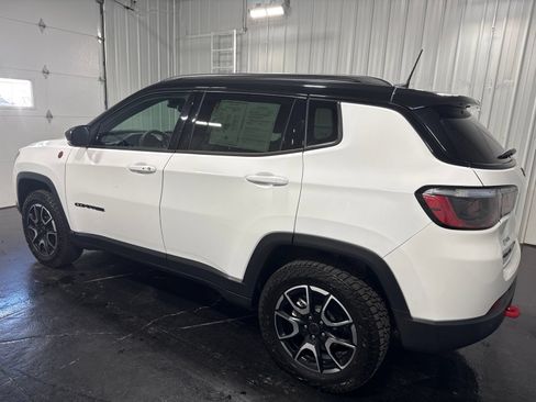 Used 2026 Jeep Compass Trailhawk AWD/4WD image 2