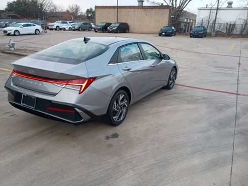 Used 2025 Hyundai Elantra SEL image 10