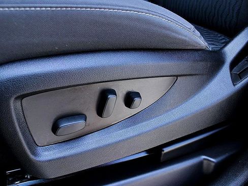 Used 2017 GMC Yukon XL SLE w/ SLE Value Package image 9