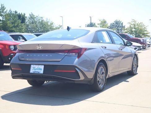 Used 2024 Hyundai Elantra SEL FWD image 5