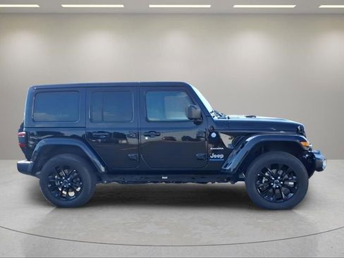 Used 2024 Jeep Wrangler Unlimited Sahara AWD/4WD image 2