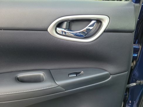 Certified 2018 Nissan Sentra SV FWD image 12