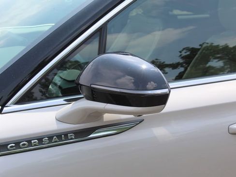 Used 2023 Lincoln Corsair Reserve w/ Equipment Group 201A FWD image 13