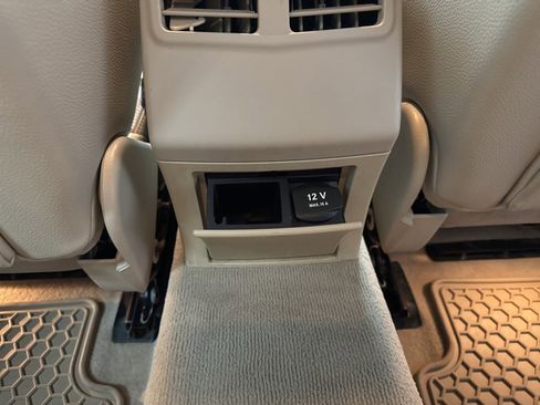 Used 2014 Mercedes-Benz E 350 4MATIC Sedan image 20