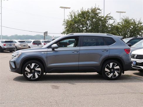 Certified 2024 Volkswagen Taos SEL image 4