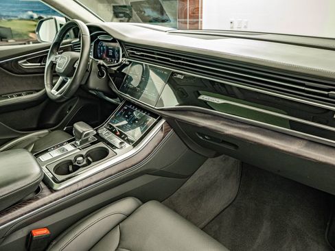 Used 2019 Audi Q8 Prestige AWD/4WD image 37