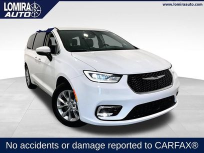 Used 2023 Chrysler Pacifica Touring-L
