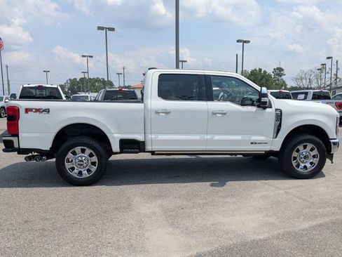 Used 2024 Ford F350 Lariat w/ Lariat Ultimate Package AWD/4WD image 3
