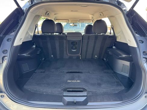 Used 2018 Nissan Rogue SV AWD/4WD image 36