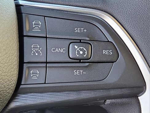 New 2025 Jeep Grand Cherokee Altitude AWD/4WD image 20
