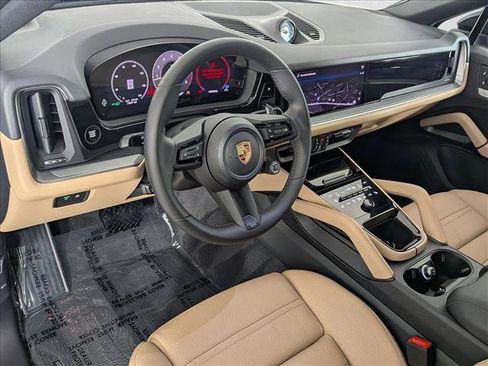 Certified 2025 Porsche Cayenne Coupe AWD/4WD image 4