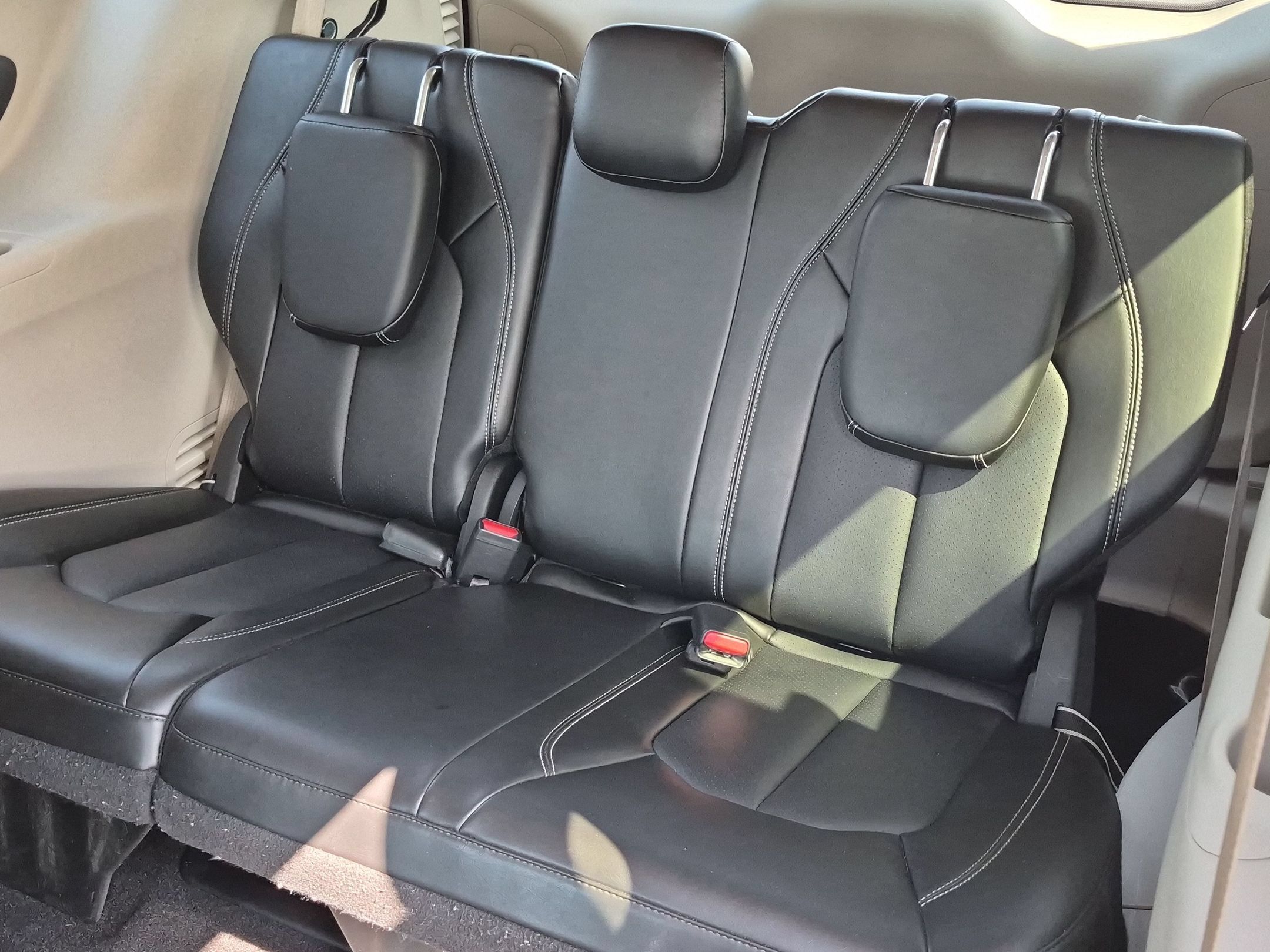 Used 2024 Chrysler Pacifica Touring-L FWD image 27