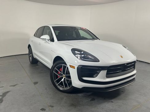 Certified 2025 Porsche Macan S AWD/4WD image 9