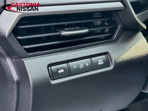 Used 2024 Nissan Altima 2.5 SR FWD image 13
