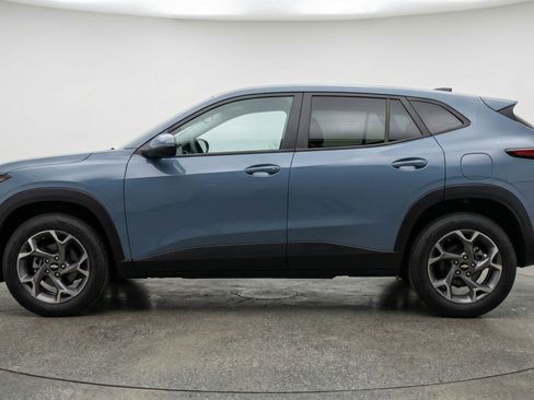 Used 2025 Chevrolet Trax LT FWD image 5