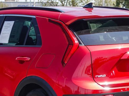 Certified 2024 Kia Niro EX FWD image 7