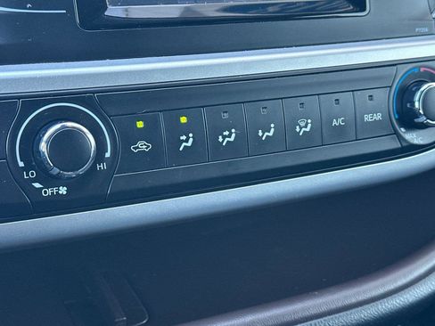 Used 2018 Toyota Highlander LE w/ Carpet Mat Package (TMS) image 20