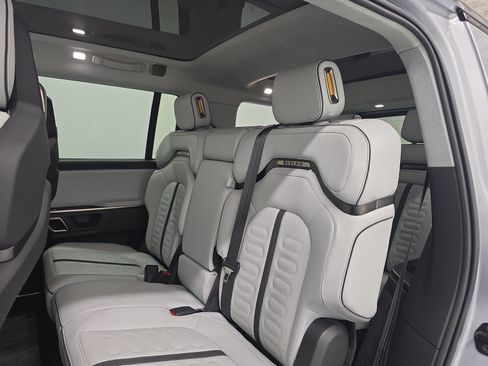 Used 2024 Rivian R1S Adventure AWD/4WD image 21