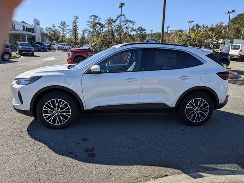 New 2024 Ford Escape SE image 7