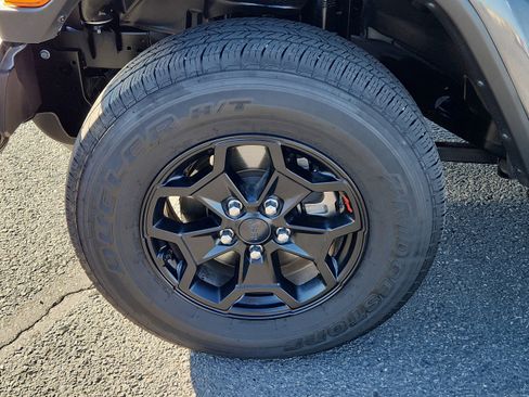 Used 2021 Jeep Gladiator Sport image 7