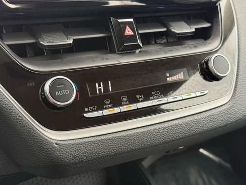 Used 2024 Toyota Corolla LE image 30