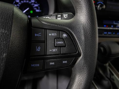 Used 2024 Toyota Sienna LE FWD image 21