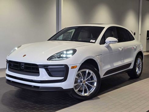 Used 2025 Porsche Macan image 1