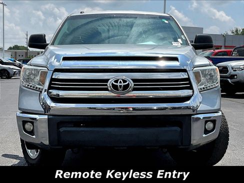 Used 2017 Toyota Tundra SR5 w/ SR5 Upgrade Package RWD image 2