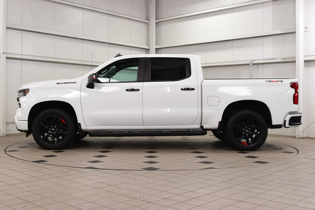 Used 2024 Chevrolet Silverado 1500 RST w/ Redline Edition AWD/4WD image 4