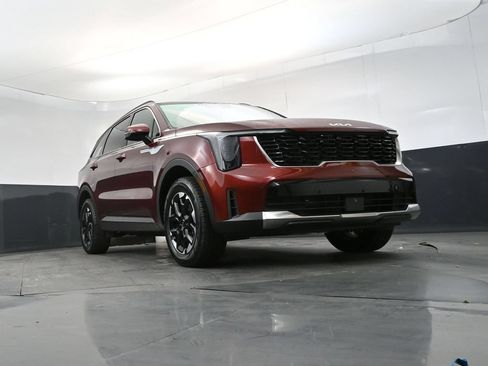 Certified 2024 Kia Sorento S w/ Panoramic Sunroof Package AWD/4WD image 25