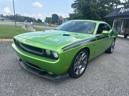 Used 2011 Dodge Challenger R/T RWD image 3