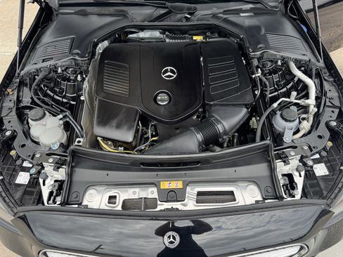 Used 2025 Mercedes-Benz C 300 4MATIC Sedan image 32