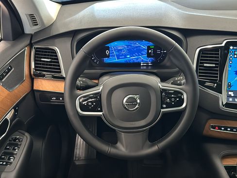 Used 2025 Volvo XC90 T8 Plus w/ Protection Package Premier AWD/4WD image 12
