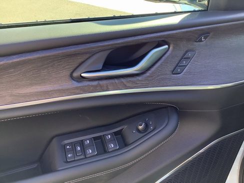 New 2025 Jeep Grand Cherokee Overland w/ Luxury Tech Group IV image 10