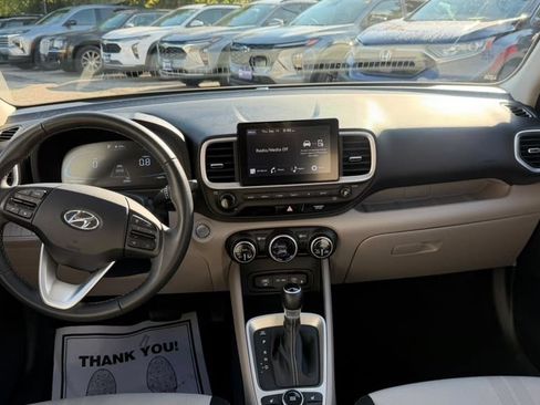 Certified 2026 Hyundai Venue SEL FWD image 23