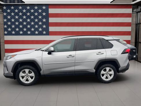 Used 2019 Toyota RAV4 LE w/ Carpet Mat Package image 3