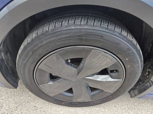 Used 2024 Toyota Prius LE FWD image 10
