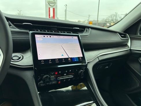 Used 2023 Jeep Grand Cherokee Limited w/ Luxury Tech Group II image 37