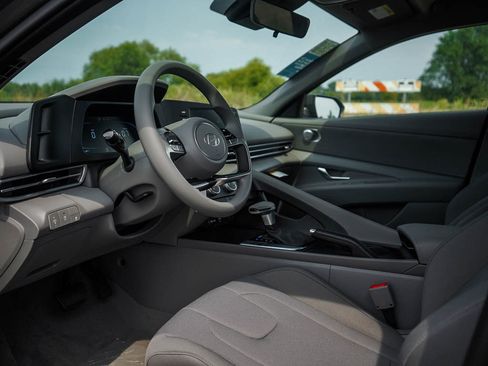 New 2026 Hyundai Elantra SE FWD image 16