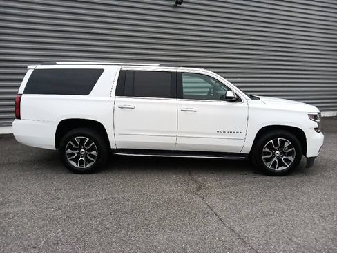 Used 2020 Chevrolet Suburban Premier RWD image 2