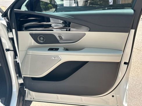 New 2026 Lincoln Nautilus Premier AWD/4WD image 15