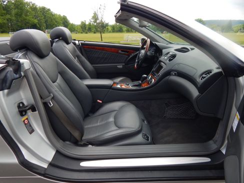 Used 2005 Mercedes-Benz SL 600 w/ AMG Sport Pkg image 41