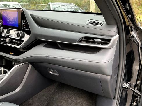 Certified 2025 Toyota Highlander XSE image 19