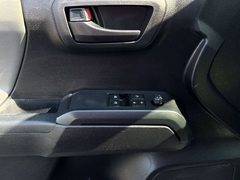 Used 2019 Toyota Tacoma SR image 14