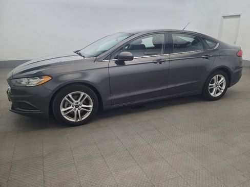 Used 2018 Ford Fusion SE w/ Fusion SE Technology Package FWD image 2